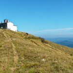 La chiesetta sulla cima del Tobbio